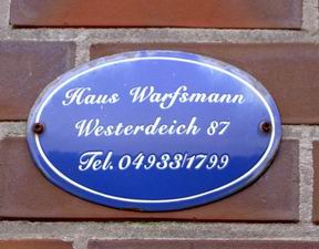 Schild am Haus Warfsmann